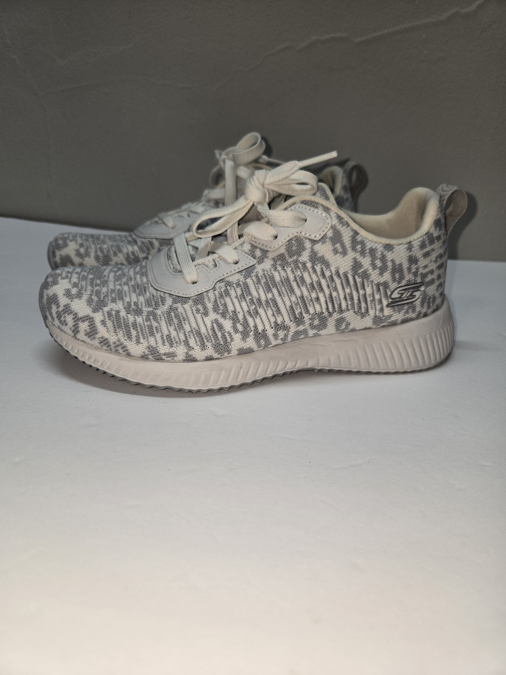Skechers Women's Light Gray and White Knit Lace-Up Sneakers